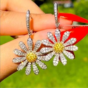 New 925 Crystal Daisy Dangle Earring’s